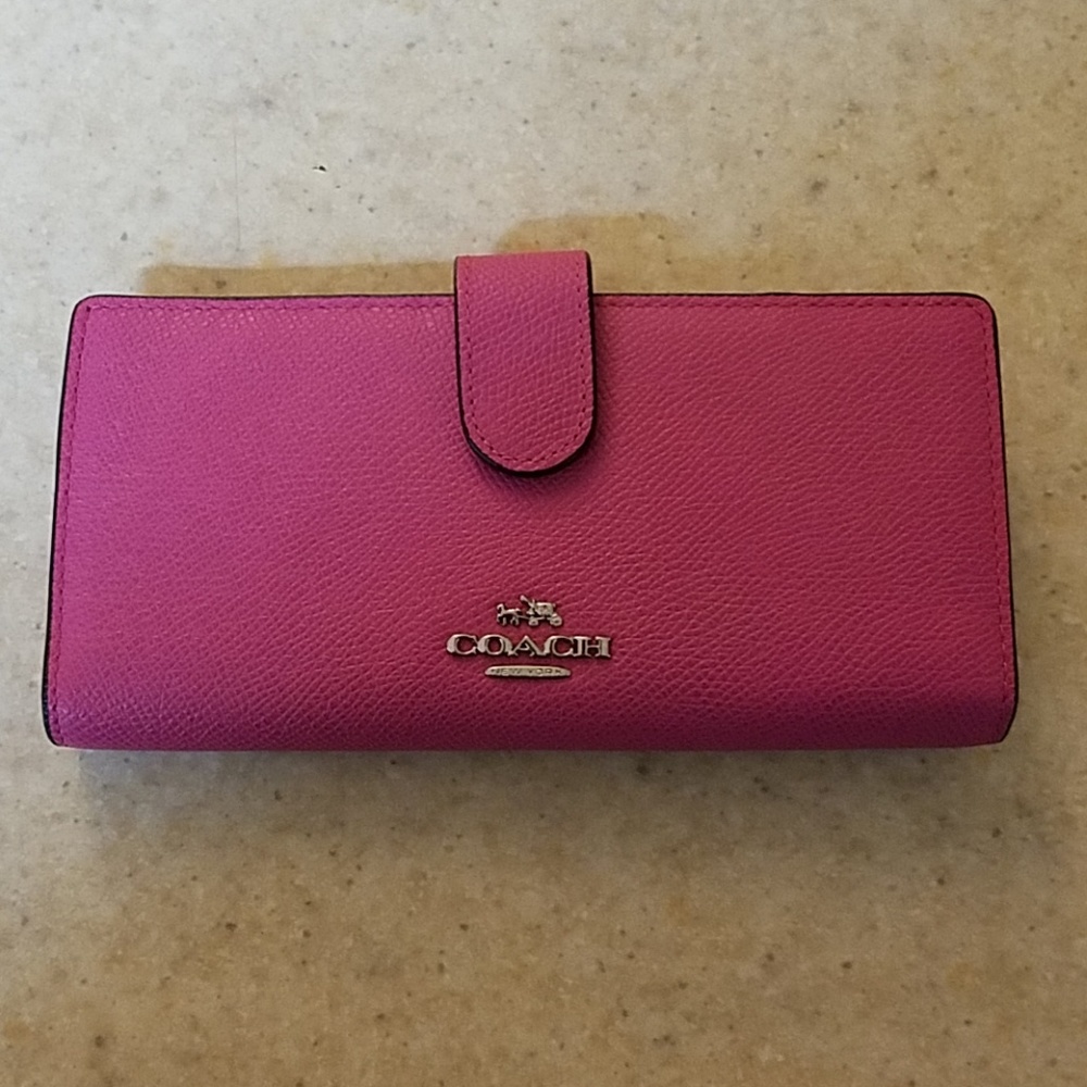 Fuchsia Coach wallet